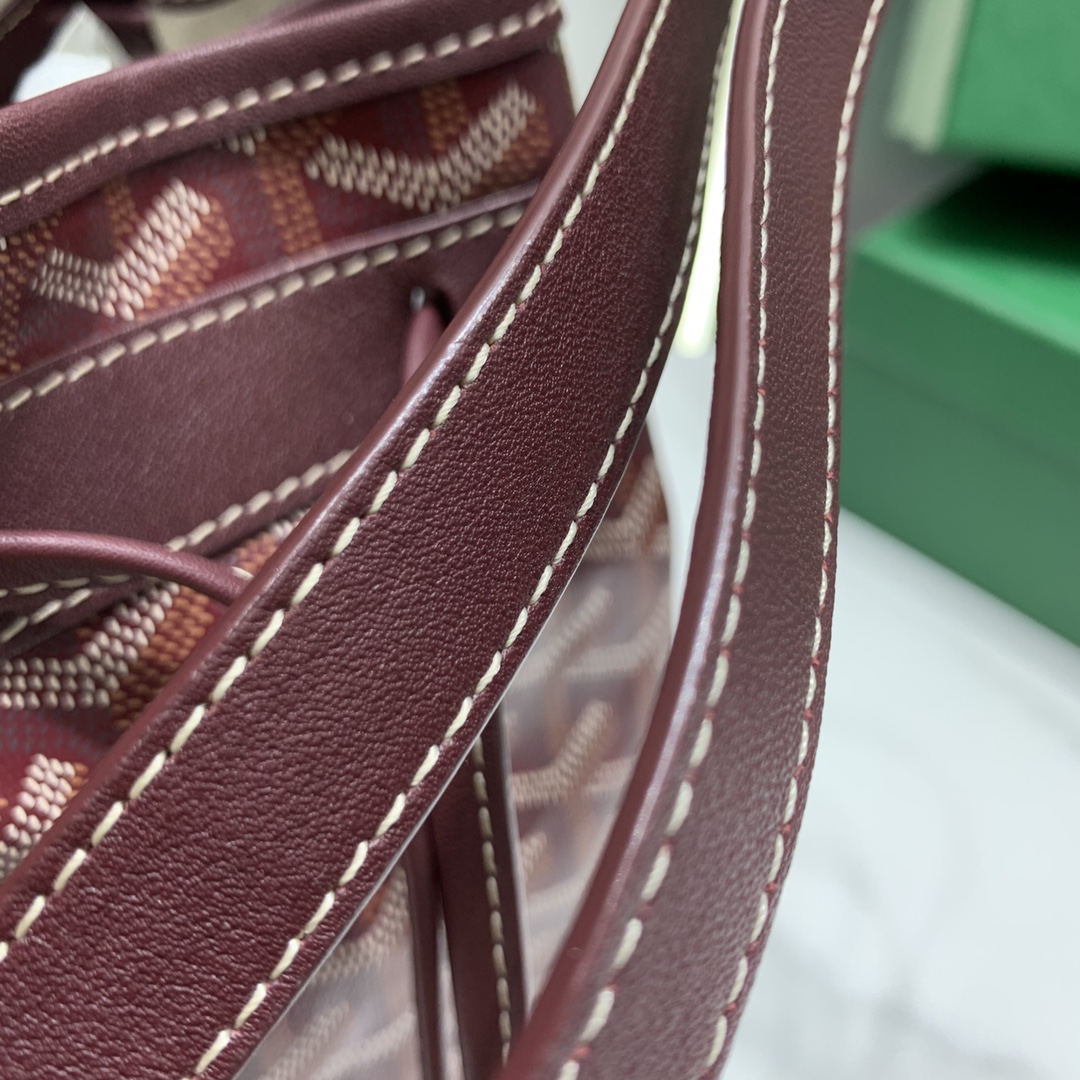 Petit Flot Bucket Bag In Burgundy